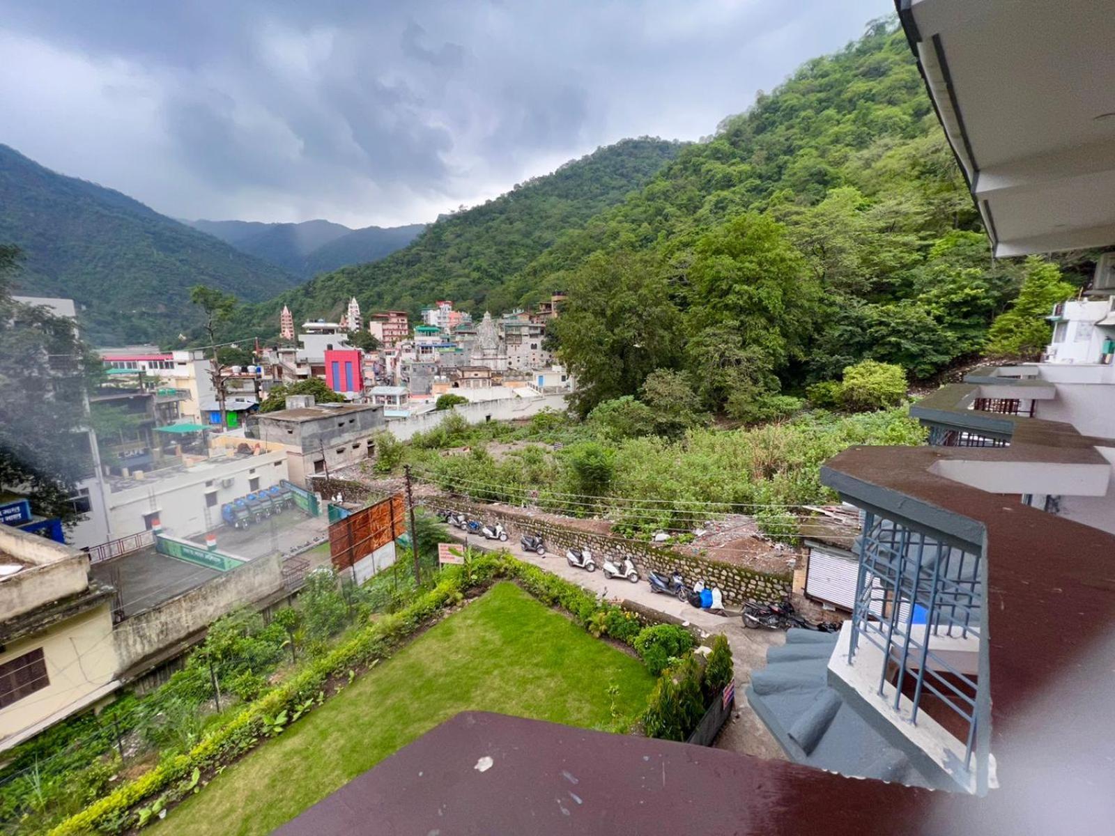 Hotel Manikut Rishīkesh Habitación foto